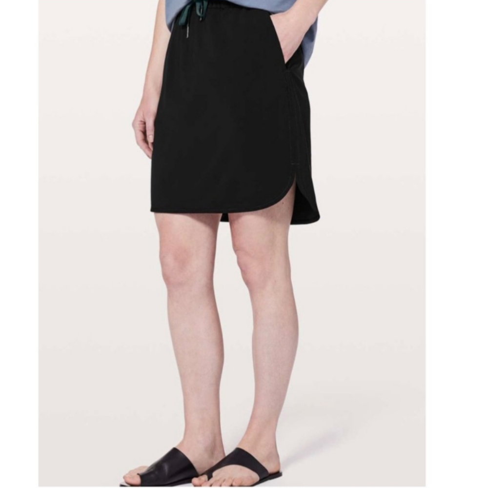 ✨HP✨CLUB MONACO 💯% Silk "Sporty" Skirt